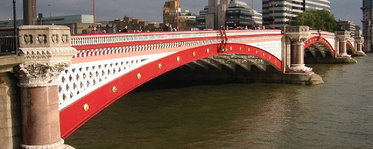 Мост Блэкфрайерс в Лондоне
