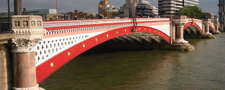Мост Блэкфрайерс в Лондоне Мост Блэкфрайерс в Лондоне