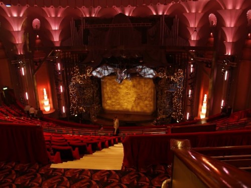 Театр «Аполло»-Виктория в Лондоне (2)
